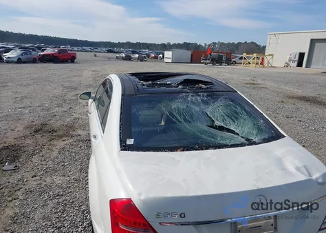 2008 Mercedes-Benz S 550 z USA, uszkodzony, nr VIN WDDNG71X58A200325